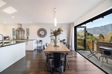 Photo of property in 1 Goldleaf Hill, Queenstown, 9300