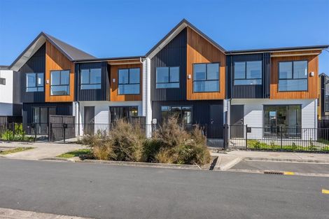 Photo of property in 25 Kumerahou Street, Kumeu, 0810