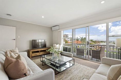 Photo of property in 2/7 Westwell Road, Belmont, Auckland, 0622