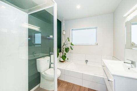 Photo of property in 5 Sharda Grove, Paraparaumu Beach, Paraparaumu, 5032