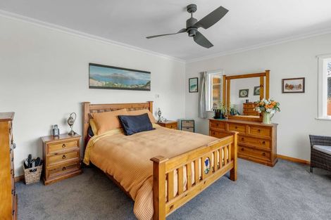 Photo of property in 33 Winston Avenue, Hokowhitu, Palmerston North, 4410
