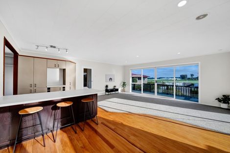 Photo of property in 1 Williams Avenue, Hawera, 4610