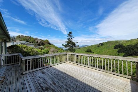 Photo of property in 20 Miles Crescent, Newlands, Wellington, 6037