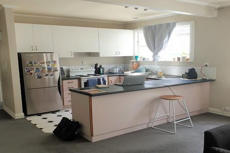 Photo of property in 1/126 The Parade, Island Bay, Wellington, 6023