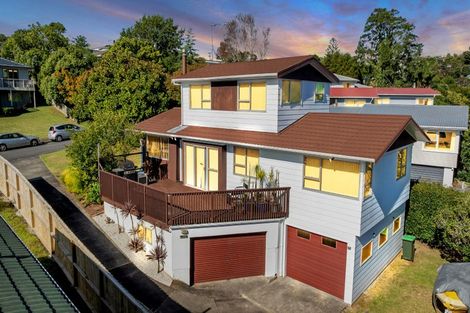 Photo of property in 16 Pavola Grove, Glenfield, Auckland, 0629