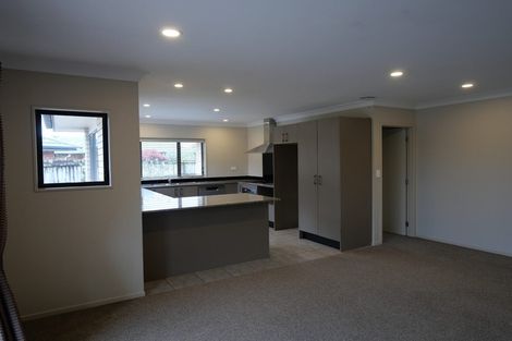 Photo of property in 27 Greig Place, Pukekohe, 2120