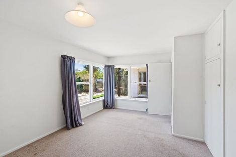 Photo of property in 15 Wychwood Crescent, Bishopdale, Christchurch, 8053