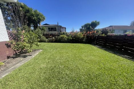 Photo of property in 3/191 Lake Road, Belmont, Auckland, 0622