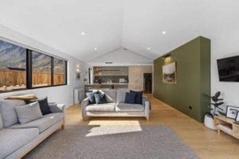 Photo of property in 52 Spur Ridge Rise, Jacks Point, 9371