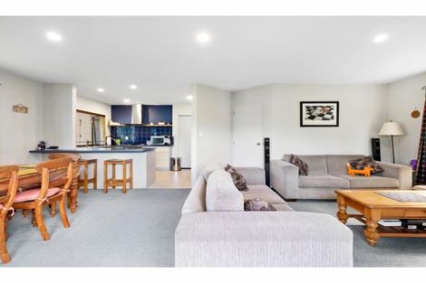 Photo of property in 2/24 Merton Avenue, Glenfield, Auckland, 0627