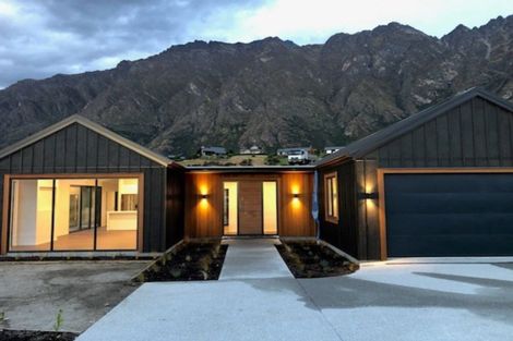 Photo of property in 16 Kinross Lane, Jacks Point, Queenstown, 9371