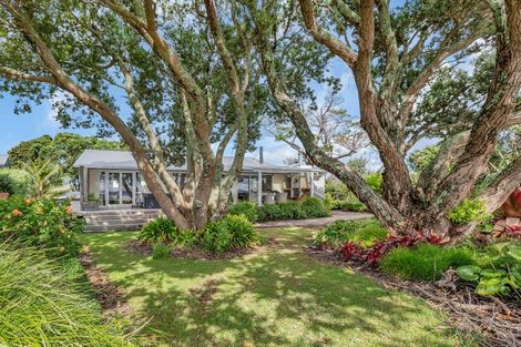 Photo of property in 22 Karoro Road, One Tree Point, 0118