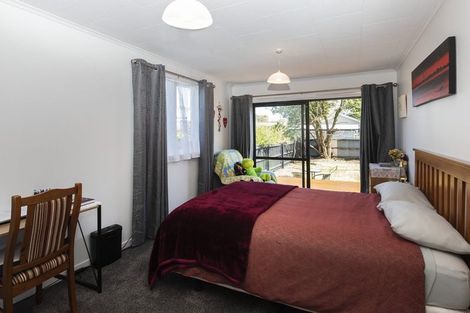 Photo of property in 100 Middlepark Road, Sockburn, Christchurch, 8042