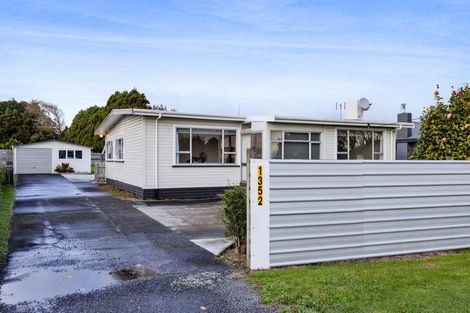 Photo of property in 1352 Devon Road, Brixton, Waitara, 4382