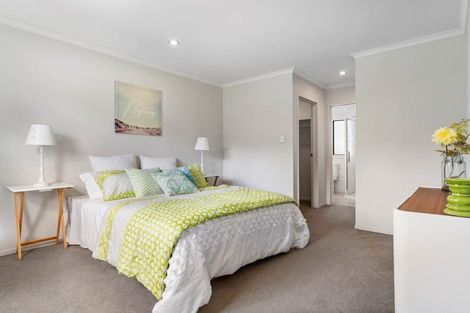 Photo of property in 173 Keri Vista Rise, Papakura, 2110