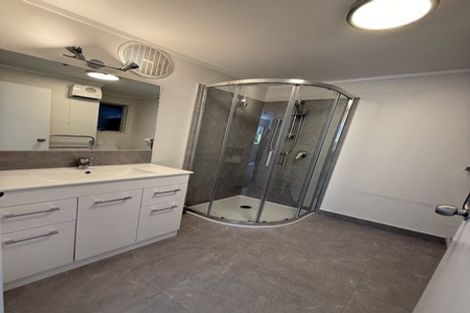 Photo of property in 25 Ngahere Views, Orewa, 0931