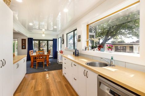 Photo of property in 43 Holdaway Street, Riversdale, Blenheim, 7201