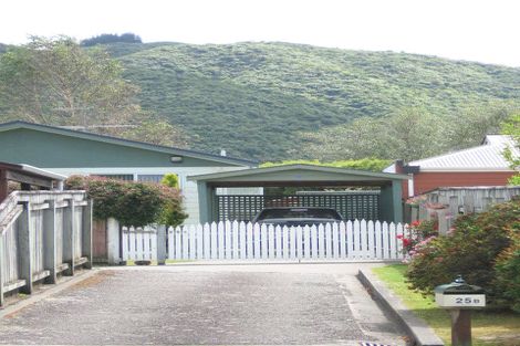 Photo of property in 2/25 Memphis Grove, Totara Park, Upper Hutt, 5018