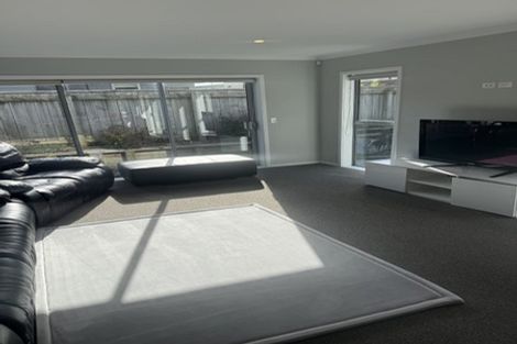 Photo of property in 92 Endeavour Drive, Whitby, Porirua, 5024