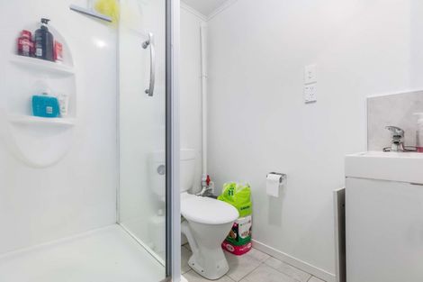 Photo of property in 10 Bishop Street, Green Bay, Auckland, 0604