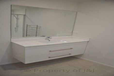 Photo of property in 14/9u Surrey Street, Tawa, Wellington, 5028