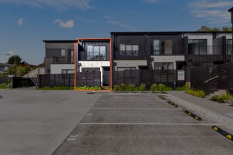 Photo of property in 3 Meg Lane, Glen Eden, Auckland, 0602