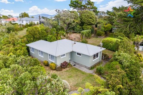 Photo of property in 64 Glanmire Road, Newlands, Wellington, 6037