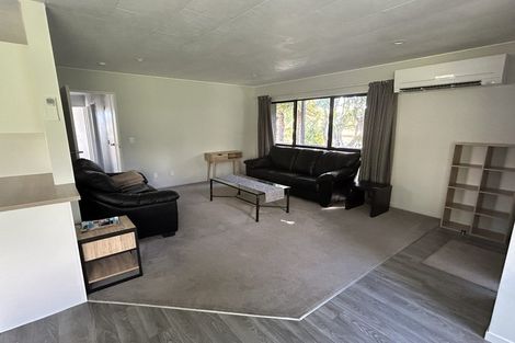 Photo of property in 15 Atlantis Place, Totara Vale, Auckland, 0629
