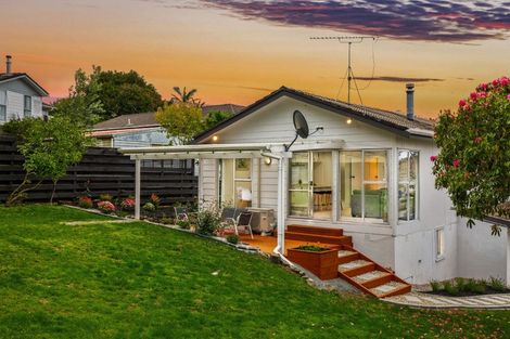 Photo of property in 17 Malmo Place, Massey, Auckland, 0614