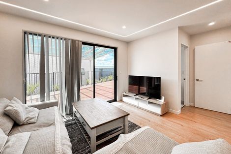 Photo of property in 22 Heketara Way, Massey, Auckland, 0614