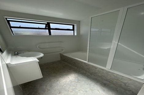 Photo of property in 50a Edmonton Road, Henderson, Auckland, 0612