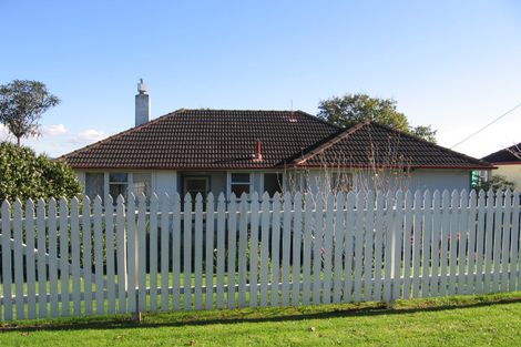 Photo of property in 2 Marie Crescent, Te Atatu South, Auckland, 0610