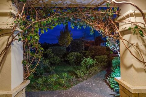 Photo of property in 6 English Oak Drive, Schnapper Rock, Auckland, 0632