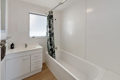 Photo of property in 26 Cumberland Place, Kelvin Grove, Palmerston North, 4414