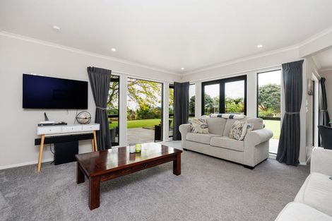 Photo of property in 27 Abby Road, Fitzherbert, Palmerston North, 4410