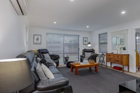 Photo of property in 18 Medallion Court, Kelvin Grove, Palmerston North, 4414