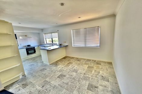 Photo of property in 12 Senator Drive, Manurewa, Auckland, 2105