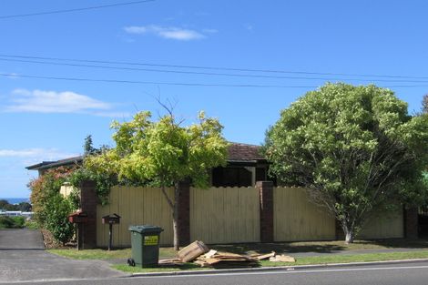 Photo of property in 2/207 East Coast Road, Castor Bay, Auckland, 0620