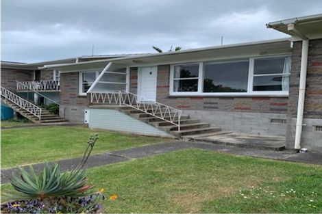 Photo of property in 2/14 Westwell Road, Belmont, Auckland, 0622