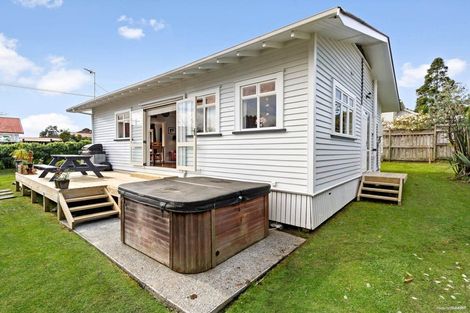 Photo of property in 1a Islington Avenue, New Lynn, Auckland, 0600