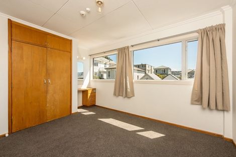 Photo of property in Victoria Court, 11/4u Queen Street, Mount Victoria, Wellington, 6011