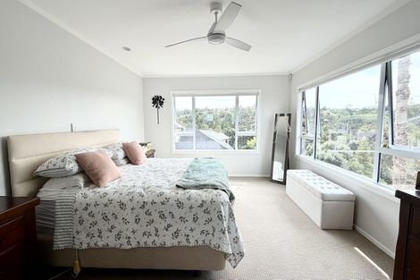Photo of property in 42 Ravenstone Place, Chatswood, Auckland, 0626
