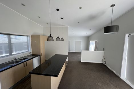 Photo of property in 9b Mackwood Place, Birkdale, Auckland, 0626