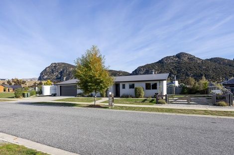 Photo of property in 4 Kingfisher Crescent, Albert Town, Wanaka, 9305