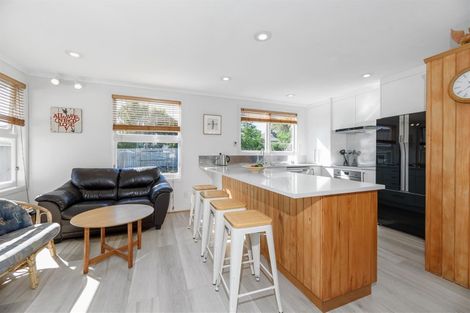 Photo of property in 60 Fairdene Avenue, Henderson, Auckland, 0610