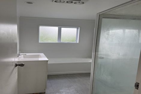 Photo of property in 41 Loughanure Place, Massey, Auckland, 0614