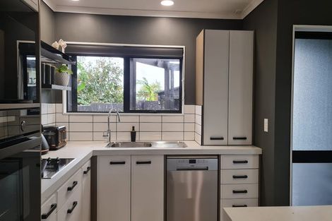 Photo of property in 4 Nadine Place, Mangere Bridge, Auckland, 2022