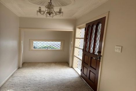 Photo of property in 465 Glenfield Road, Glenfield, Auckland, 0629