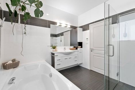 Photo of property in 64 Balboa Drive, Matakatia, Whangaparaoa, 0930