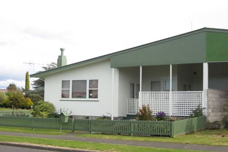 Photo of property in 2/50 Exeter Crescent, Pirimai, Napier, 4112